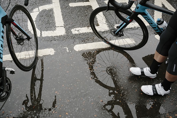 Can rain affect bike brakes?